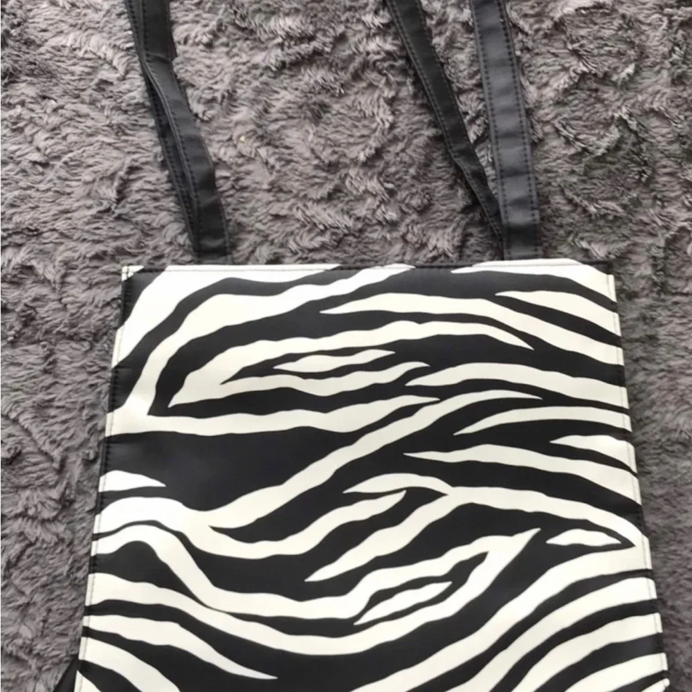 Handbag - Picture 2 of 3